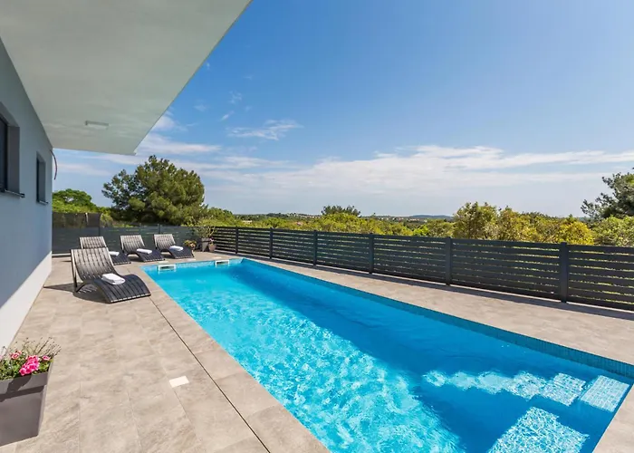 3 Bedroom Cozy In Будинок відпочинку *