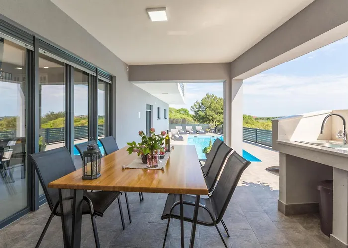 Будинок відпочинку 3 Bedroom Cozy In