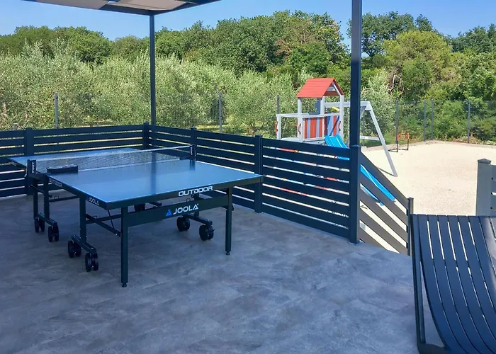 Будинок відпочинку 3 Bedroom Cozy In *