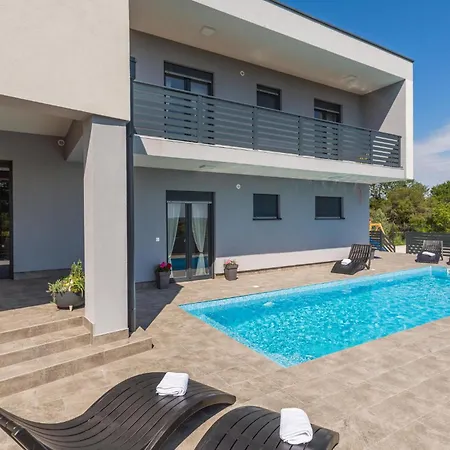 Сasa de vacaciones 3 Bedroom Cozy In
