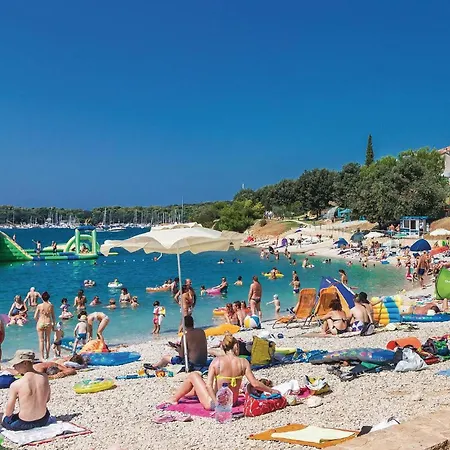 Casa vacanze 3 Bedroom Cozy In Pola