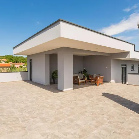 3 Bedroom Cozy In Pula