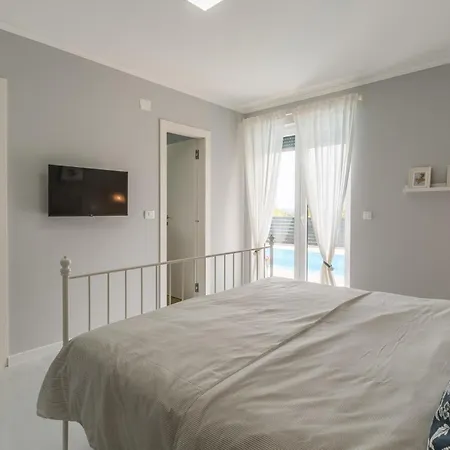 3 Bedroom Cozy In Pula