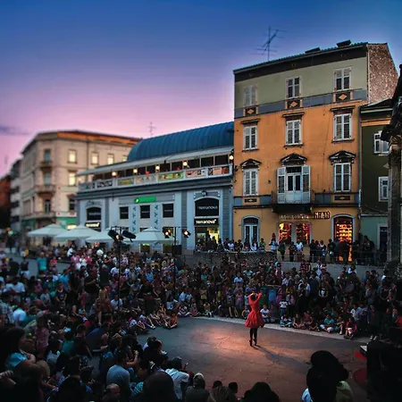 Holiday home 3 Bedroom Cozy In *