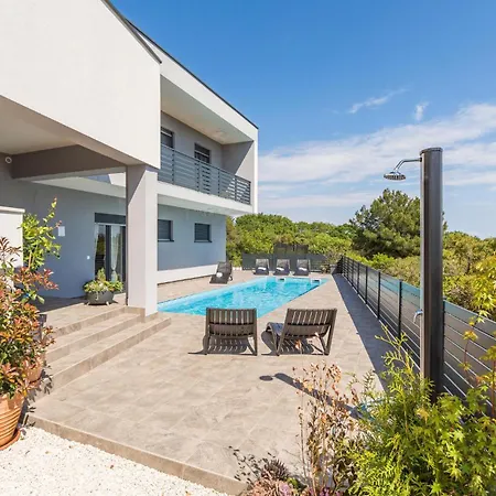 Holiday home 3 Bedroom Cozy In Pula