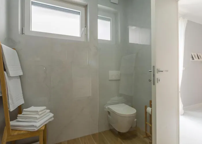 3 Bedroom Cozy In * פולה