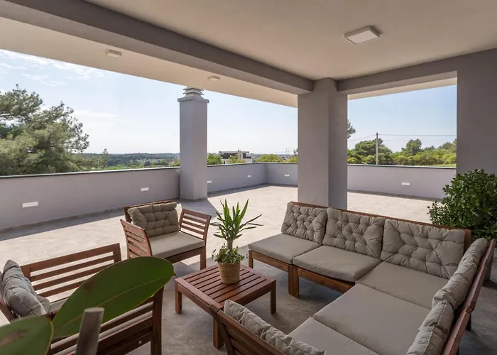 3 Bedroom Cozy In * Pula