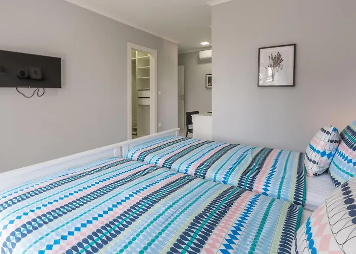 בית נופש 3 Bedroom Cozy In פולה