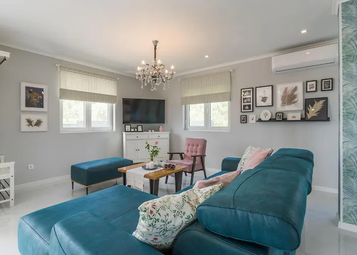 3 Bedroom Cozy In * Pula