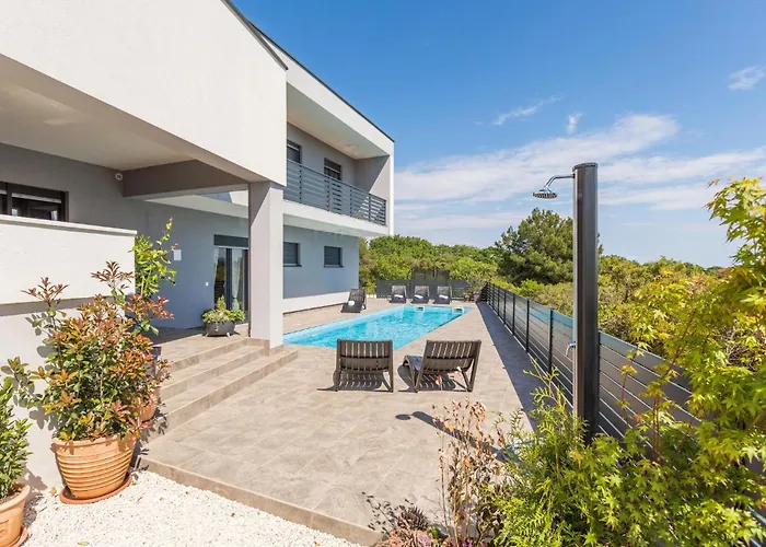 Holiday home 3 Bedroom Cozy In Pula