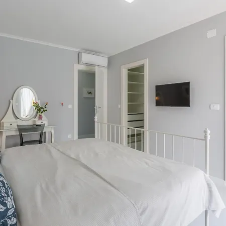 Dom wakacyjny 3 Bedroom Cozy In Pula